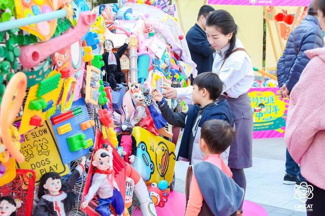 看剧游园两不误“马兰花”解锁亲子团圆新方式(图2)