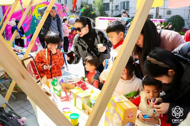 看剧游园两不误“马兰花”解锁亲子团圆新方式(图1)