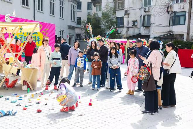 看剧游园两不误“马兰花”解锁亲子团圆新方式(图3)