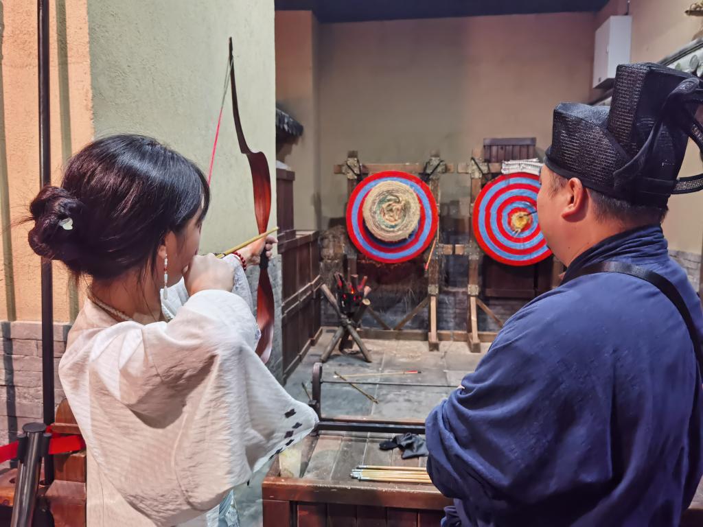 九游娱乐“解锁”新场景 催生新需求——中秋国庆假期消费新热点观察 title=