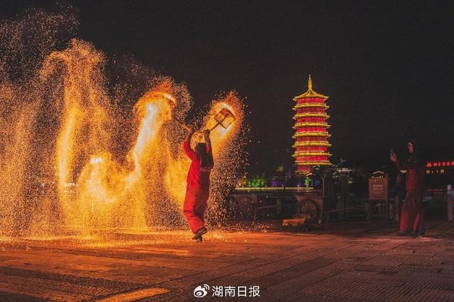 中秋·九游娱乐湘当好玩①｜千灯、火壶耀中秋解锁博饼新游戏 title=