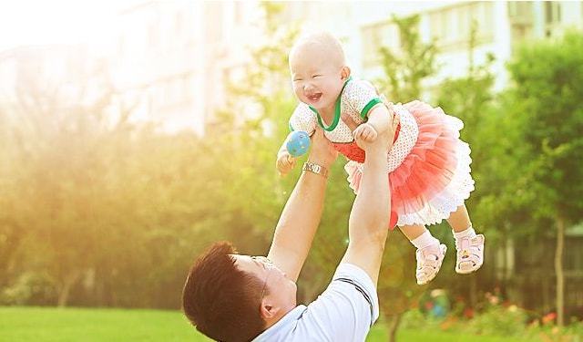 九游娱乐平台这六种亲子游戏已被列入“黑名单”孩子再喜欢也别玩！ title=