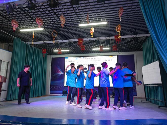 别再抢手机了！家长必学：用这三个支持帮孩子摆脱游戏成瘾！ title=